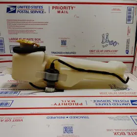Chrysler 05288698ag 01-10 Pt Cruiser Washer Fluid Reservoir And Pump Oem Chrysler 05288698ag 01-10 Pt Cruiser Washer Fluid Reservoir And Pump Oem