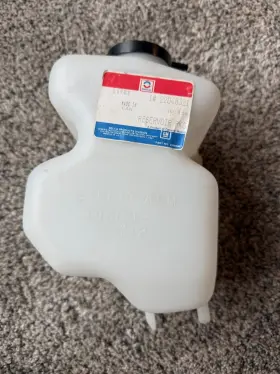 Gm 22048321 Nos - Washer Bottle For Camaros/firebirds/nova Gm 22048321 Nos - Washer Bottle For Camaros/firebirds/nova