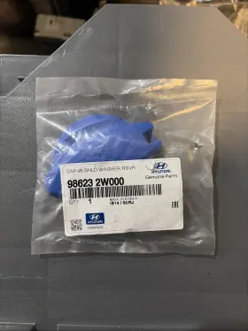 Hyundai 98623-2w000 Oem Washer Reservoir Cap Santa Fe Sport Xl New