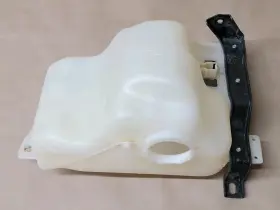 Nissan 28910-01g00 1986-1997 Pickup D21 2.4l Windshield Wiper Washer Bottle Reservoir
