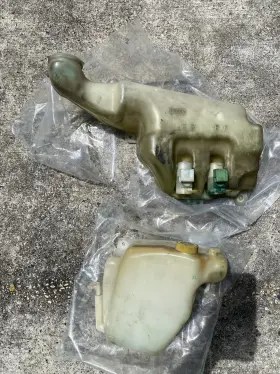 Nissan 28910rhr21 Oem R32 Gtr Windshield Washer And Coolant Reservoirs Nissan 28910rhr21 Oem R32 Gtr Windshield Washer And Coolant Reservoirs