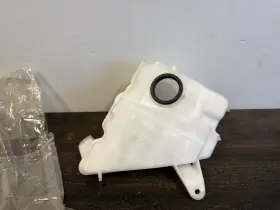 Toyota 8531535241 Oem 85315-35241 4runner 96-02 Windshield Washer Reservoir Tank Genuine